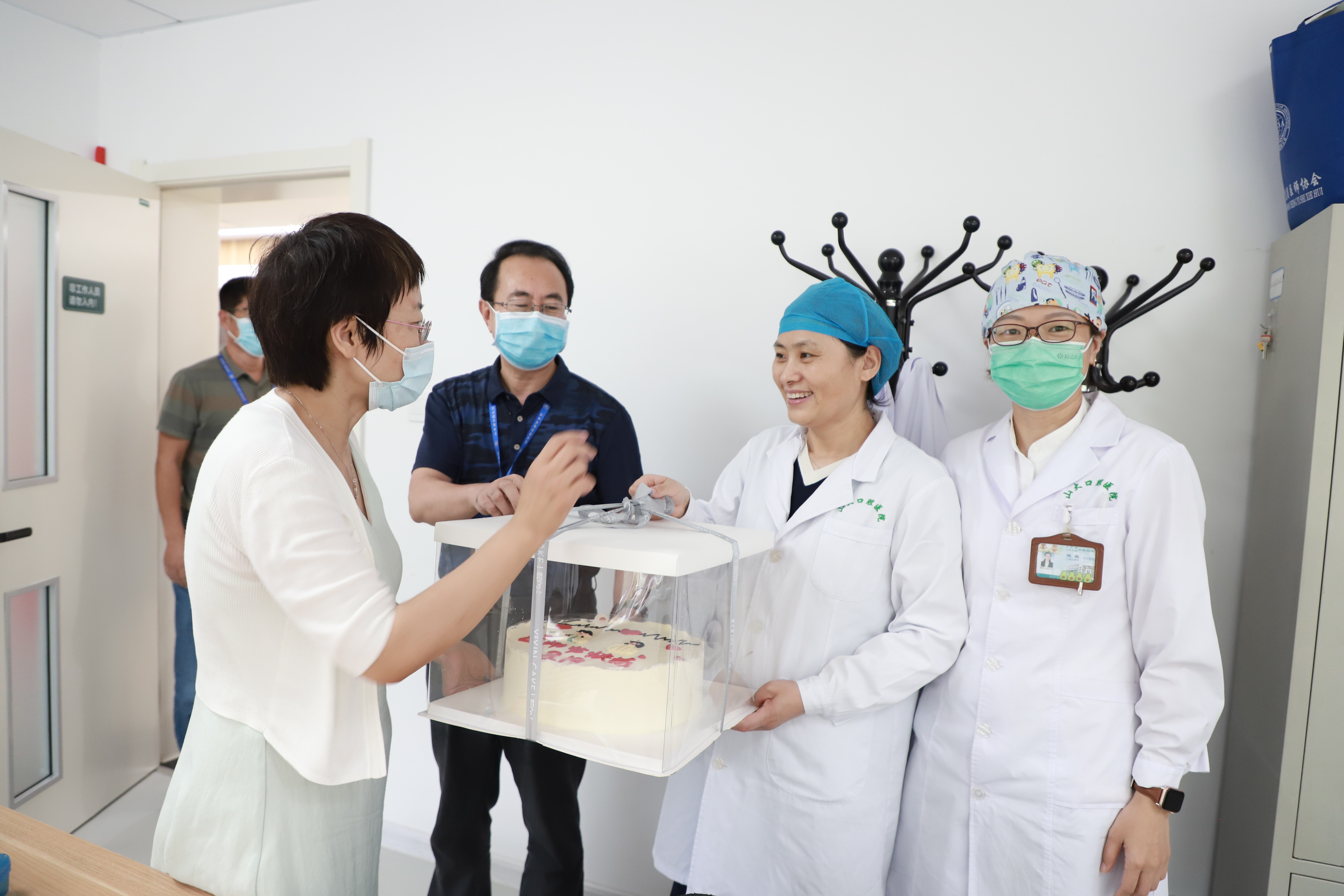 “医”心向党 踔厉奋进——口腔医学院（口腔医院）开展中国医师节庆祝活动